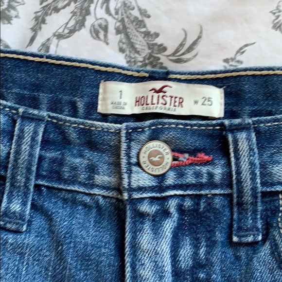 Hollister Highwaisted Booty Shorts - Picture 6 of 6